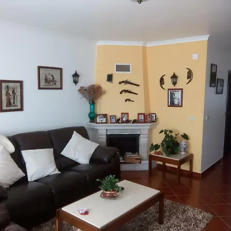 Homestay Casinha Pestana, Quartos Com Vista Fantastica O Mar Atlantico E Ilhas Berlengas *